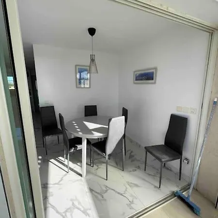 T4 T5 Vue Mer Les Pieds Dans L Eau Avec Clim Et Wifi Fibre Avec 390 Places De Parking Gratuites A Proximite *