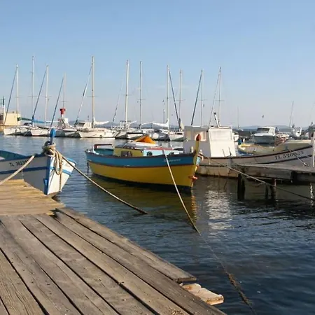 T4 T5 Vue Mer Les Pieds Dans L Eau Avec Clim Et Wifi Fibre Avec 390 Places De Parking Gratuites A Proximite