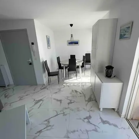 Апартаменты T4 T5 Vue Mer Les Pieds Dans L Eau Avec Clim Et Wifi Fibre Avec 390 Places De Parking Gratuites A Proximite Йер