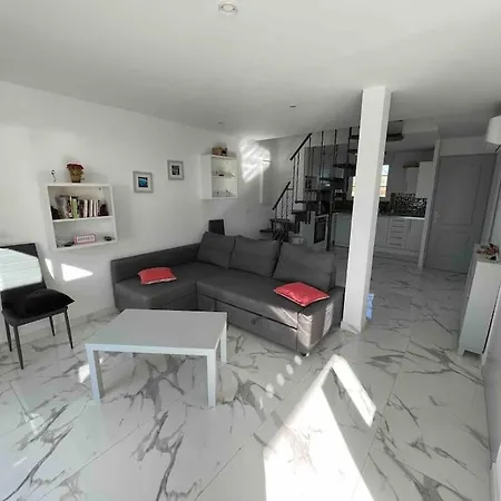 Апартаменты T4 T5 Vue Mer Les Pieds Dans L Eau Avec Clim Et Wifi Fibre Avec 390 Places De Parking Gratuites A Proximite