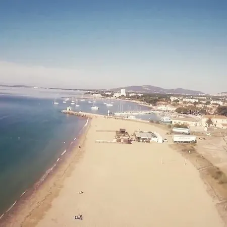 Seaside Serenity: T4/t5 With Ocean View, A/c, And Fiber Wi-fi * Hyeres