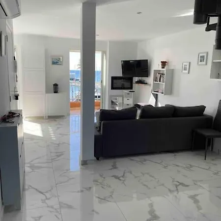 Seaside Serenity: T4/t5 With Ocean View, A/c, And Fiber Wi-fi Apartment