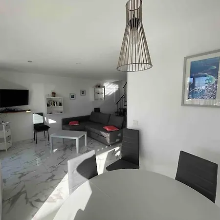 Seaside Serenity: T4/t5 With Ocean View, A/c, And Fiber Wi-fi Apartment *