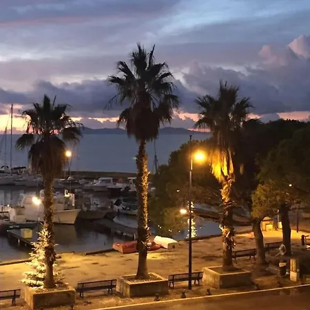Seaside Serenity: T4/t5 With Ocean View, A/c, And Fiber Wi-fi * Hyeres