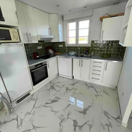 Apartment Seaside Serenity: T4/t5 With Ocean View, A/c, And Fiber Wi-fi *
