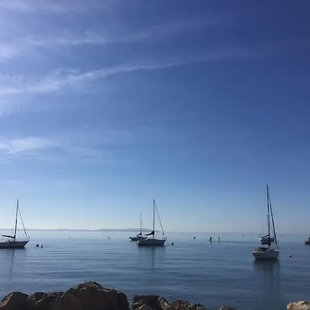 Seaside Serenity: T4/t5 With Ocean View, A/c, And Fiber Wi-fi Apartment Hyeres